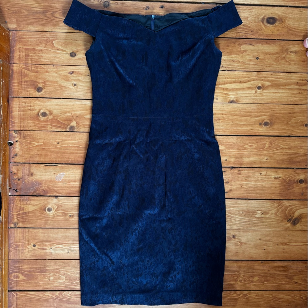 Over the shoulder chic midi dress